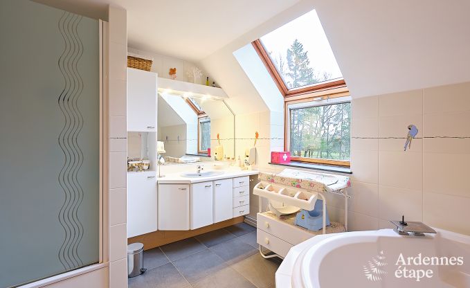 Ruime vakantiewoning in Charleville voor 15 personen met 7 slaapkamers, sauna, houtkachel en priv�terras aan het water