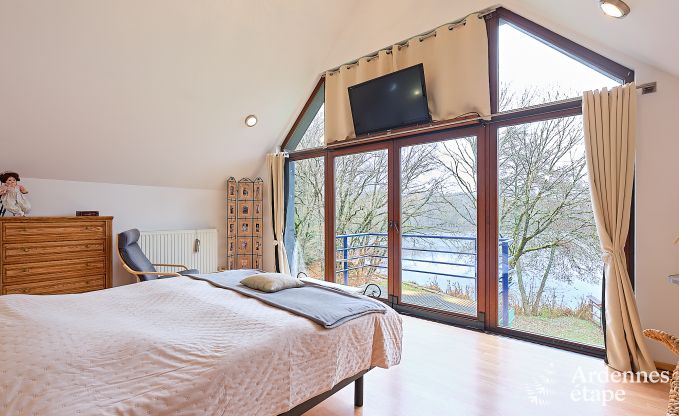 Ruime vakantiewoning in Charleville voor 15 personen met 7 slaapkamers, sauna, houtkachel en priv�terras aan het water