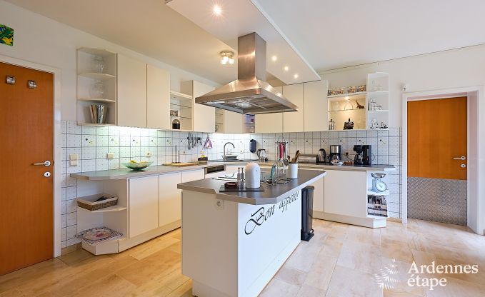 Ruime vakantiewoning in Charleville voor 15 personen met 7 slaapkamers, sauna, houtkachel en priv�terras aan het water