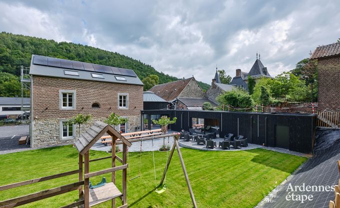 Ruime loft voor 24 personen in Chaudfontaine met10 slaapkamers, wellness met sauna en jacuzzi en priv�terras