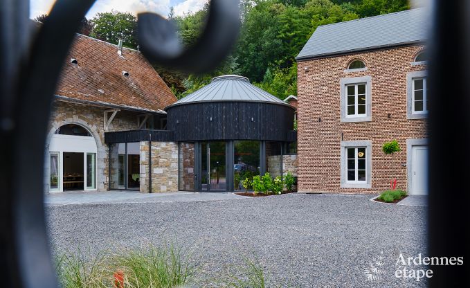 Ruime loft voor 24 personen in Chaudfontaine met10 slaapkamers, wellness met sauna en jacuzzi en priv�terras