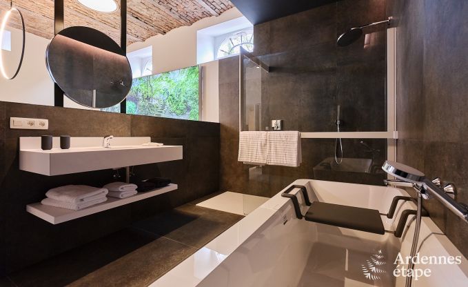 Ruime loft voor 24 personen in Chaudfontaine met10 slaapkamers, wellness met sauna en jacuzzi en priv�terras