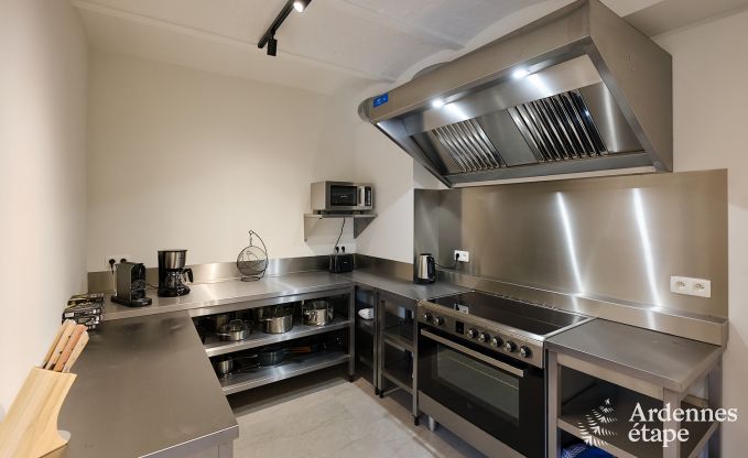 Ruime loft voor 24 personen in Chaudfontaine met10 slaapkamers, wellness met sauna en jacuzzi en priv�terras