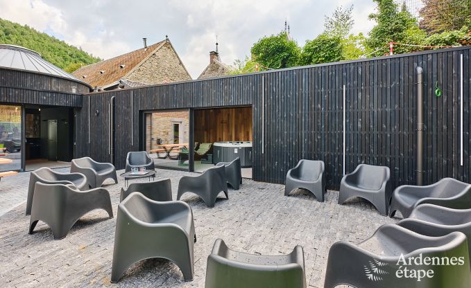 Ruime loft voor 24 personen in Chaudfontaine met10 slaapkamers, wellness met sauna en jacuzzi en priv�terras