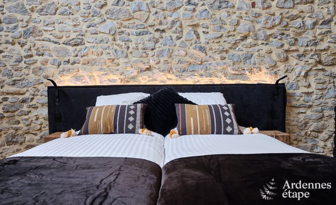 Ruime loft voor 24 personen in Chaudfontaine met10 slaapkamers, wellness met sauna en jacuzzi en priv�terras