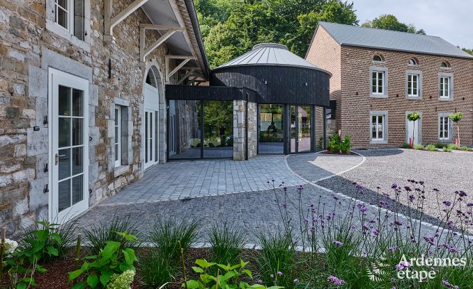 Ruime loft voor 24 personen in Chaudfontaine met10 slaapkamers, wellness met sauna en jacuzzi en priv�terras