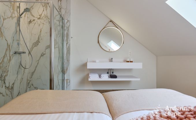 Ruime loft voor 24 personen in Chaudfontaine met10 slaapkamers, wellness met sauna en jacuzzi en privterras