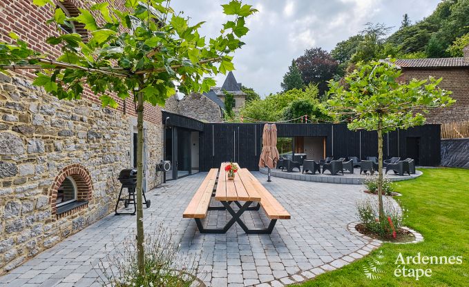 Ruime loft voor 24 personen in Chaudfontaine met10 slaapkamers, wellness met sauna en jacuzzi en privterras