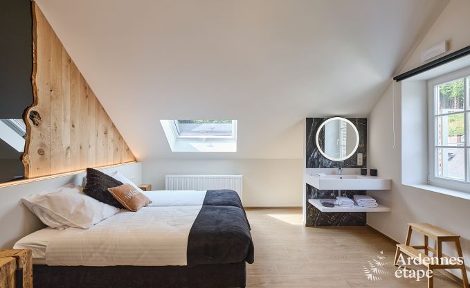 Ruime loft voor 24 personen in Chaudfontaine met10 slaapkamers, wellness met sauna en jacuzzi en privterras