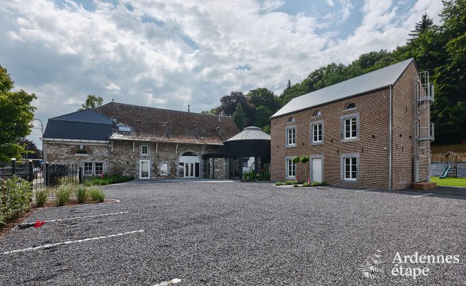 Ruime loft voor 24 personen in Chaudfontaine met10 slaapkamers, wellness met sauna en jacuzzi en privterras