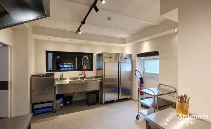 Ruime loft voor 24 personen in Chaudfontaine met10 slaapkamers, wellness met sauna en jacuzzi en privterras