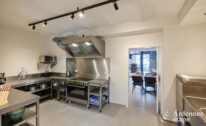 Ruime loft voor 24 personen in Chaudfontaine met10 slaapkamers, wellness met sauna en jacuzzi en privterras