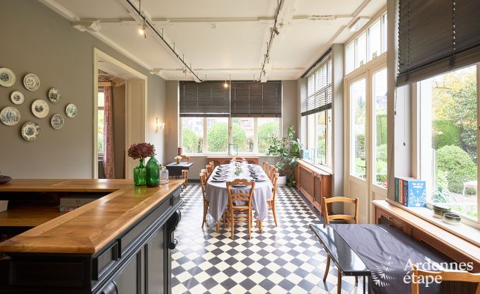 Ruime loft in Chimay voor 14 personen met 6 slaap- en badkamers, jacuzzi en privtuin