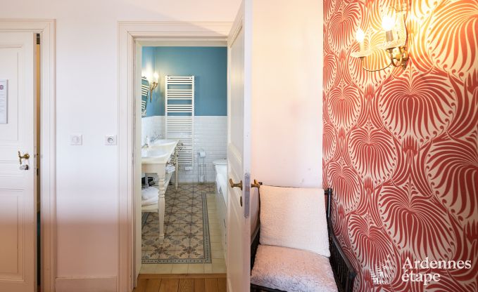 Ruime loft in Chimay voor 14 personen met 6 slaap- en badkamers, jacuzzi en privtuin