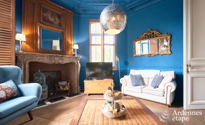 Ruime loft in Chimay voor 14 personen met 6 slaap- en badkamers, jacuzzi en privtuin