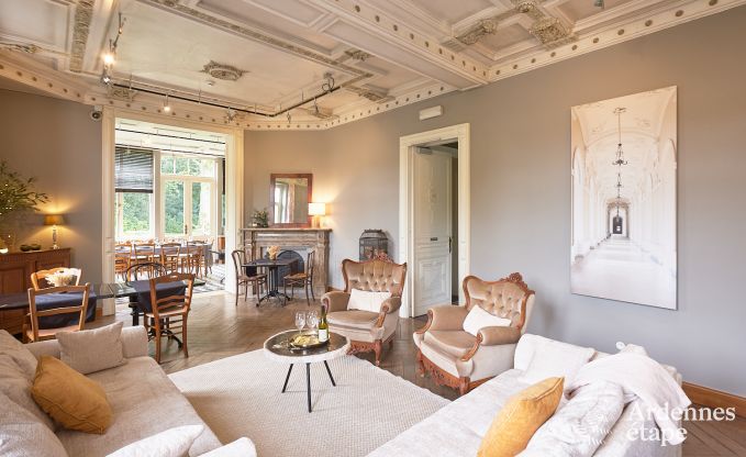 Ruime loft in Chimay voor 14 personen met 6 slaap- en badkamers, jacuzzi en privtuin