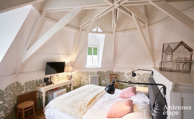 Ruime loft in Chimay voor 14 personen met 6 slaap- en badkamers, jacuzzi en privtuin