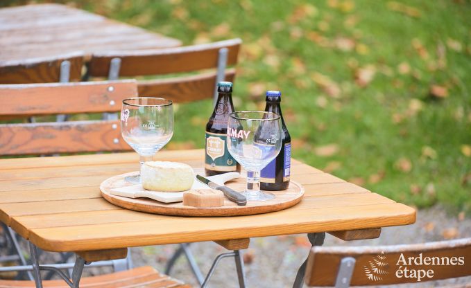 Ruime loft in Chimay voor 14 personen met 6 slaap- en badkamers, jacuzzi en privtuin