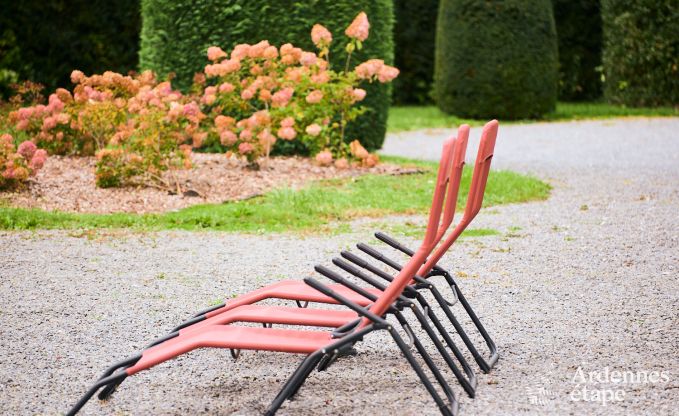 Ruime loft in Chimay voor 14 personen met 6 slaap- en badkamers, jacuzzi en privtuin