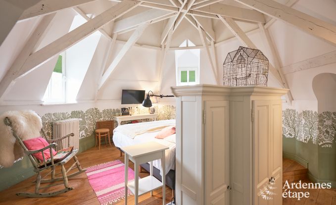 Ruime loft in Chimay voor 14 personen met 6 slaap- en badkamers, jacuzzi en privtuin
