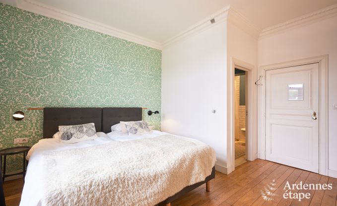 Ruime loft in Chimay voor 14 personen met 6 slaap- en badkamers, jacuzzi en privtuin