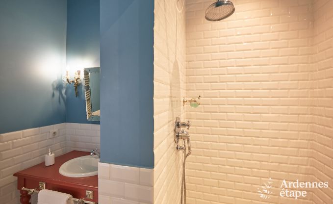 Ruime loft in Chimay voor 14 personen met 6 slaap- en badkamers, jacuzzi en privtuin