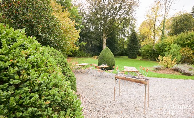 Ruime loft in Chimay voor 14 personen met 6 slaap- en badkamers, jacuzzi en privtuin