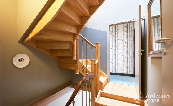 Ruime loft in Chimay voor 14 personen met 6 slaap- en badkamers, jacuzzi en privtuin