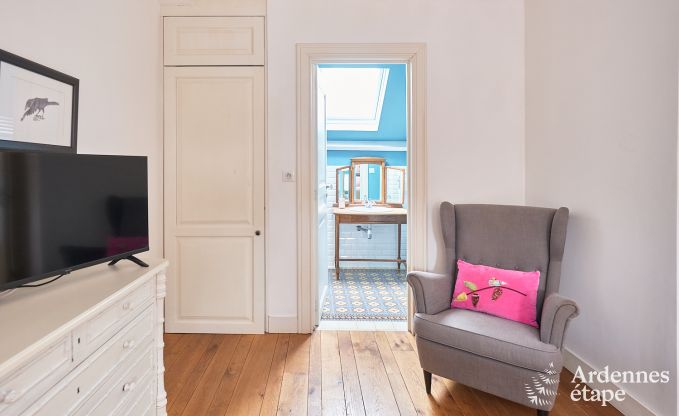 Ruime loft in Chimay voor 14 personen met 6 slaap- en badkamers, jacuzzi en privtuin