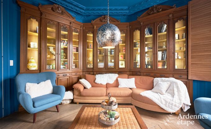 Ruime loft in Chimay voor 14 personen met 6 slaap- en badkamers, jacuzzi en privtuin