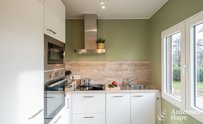 Charmante chalet voor 5 op de oever van de Semois in Chiny, Gaume