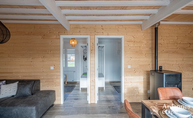 Charmante chalet voor 5 op de oever van de Semois in Chiny, Gaume