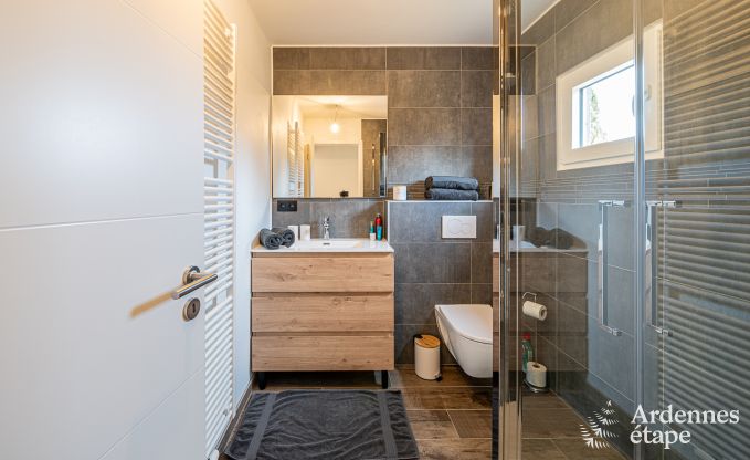 Charmante chalet voor 5 op de oever van de Semois in Chiny, Gaume