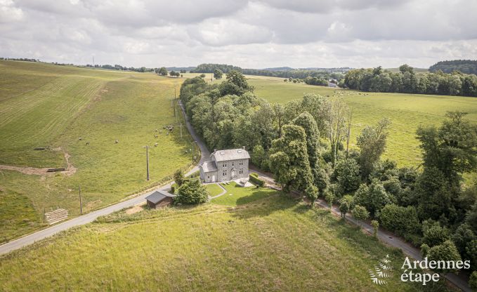Ontspannende vakantie in de Ardennen: ruime luxe villa voor 10 personen in Ciney met sauna en tuin