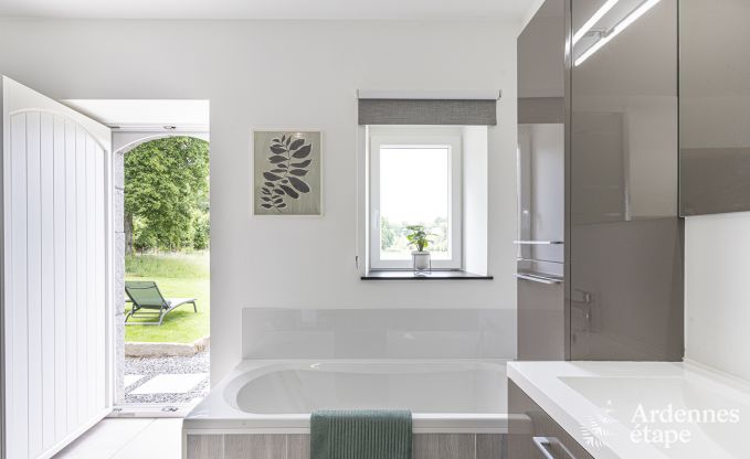 Ontspannende vakantie in de Ardennen: ruime luxe villa voor 10 personen in Ciney met sauna en tuin