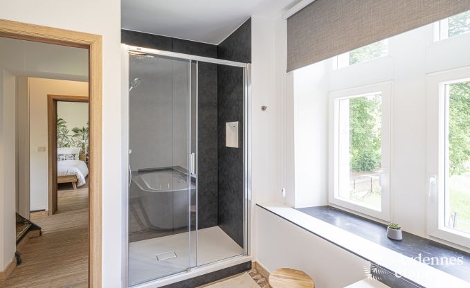 Ontspannende vakantie in de Ardennen: ruime luxe villa voor 10 personen in Ciney met sauna en tuin
