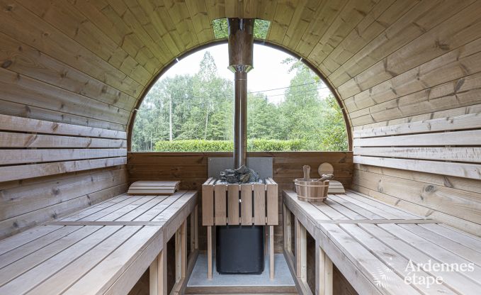 Ontspannende vakantie in de Ardennen: ruime luxe villa voor 10 personen in Ciney met sauna en tuin
