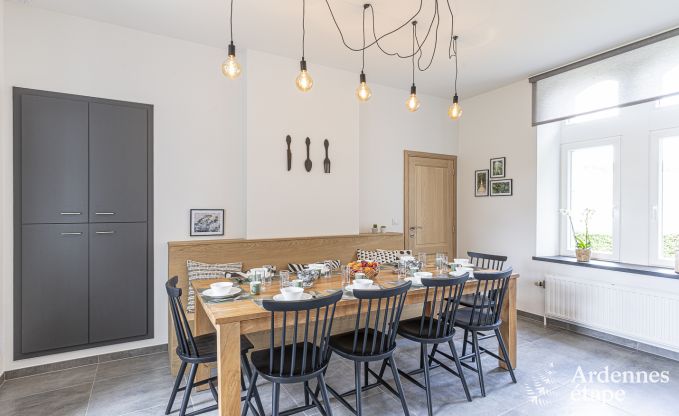 Ontspannende vakantie in de Ardennen: ruime luxe villa voor 10 personen in Ciney met sauna en tuin