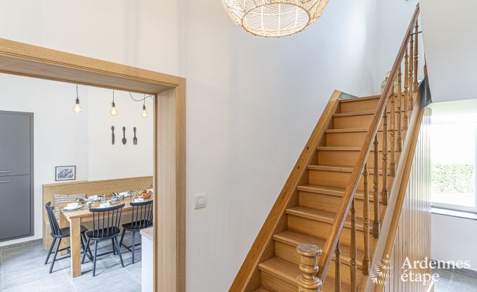 Ontspannende vakantie in de Ardennen: ruime luxe villa voor 10 personen in Ciney met sauna en tuin