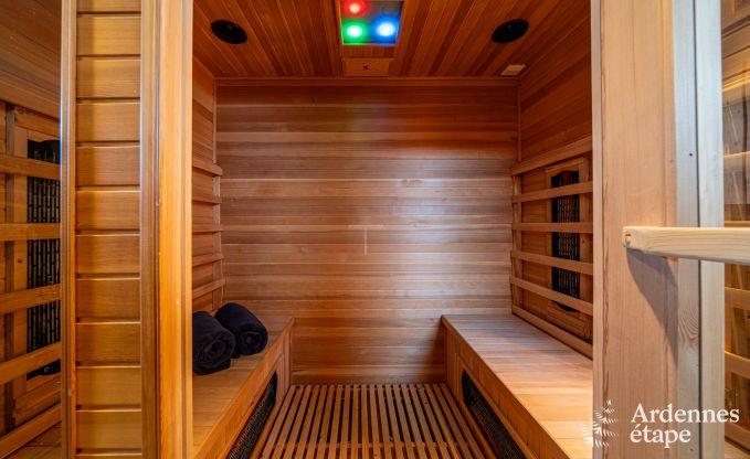 Luxe vakantiewoning in Ciney: huis voor 8 personen met binnenzwembad, sauna en privtuin
