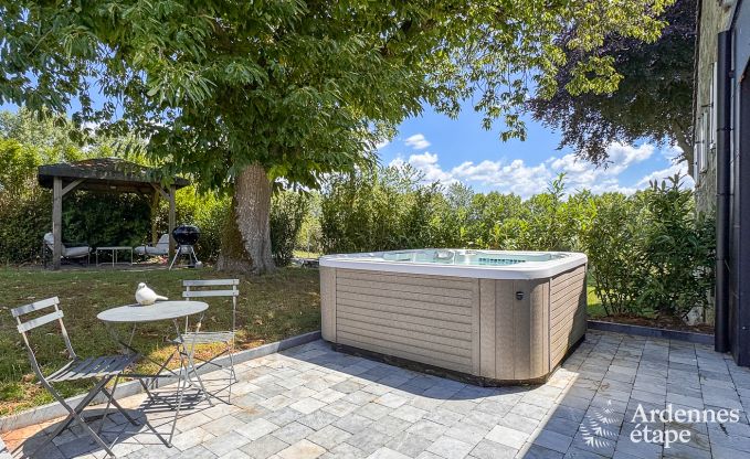 Charmant huisje voor 2 personen in Clavier met slaapkamer, badkamer, jacuzzi en priv�tuin