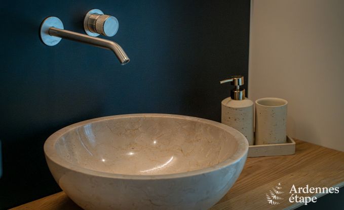 Charmant huisje voor 2 personen in Clavier met slaapkamer, badkamer, jacuzzi en priv�tuin