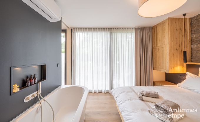 Charmant huisje voor 2 personen in Clavier met slaapkamer, badkamer, jacuzzi en priv�tuin