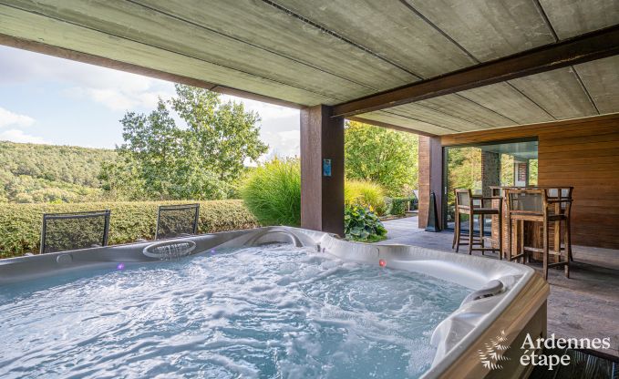 Ruime vakantievilla in Daverdisse voor 14 personen met 5 slaap- en badkamers, wellnessfaciliteiten en priv�tuin