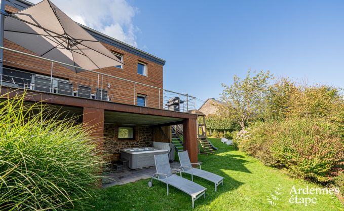 Ruime vakantievilla in Daverdisse voor 14 personen met 5 slaap- en badkamers, wellnessfaciliteiten en priv�tuin