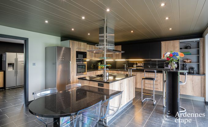 Ruime vakantievilla in Daverdisse voor 14 personen met 5 slaap- en badkamers, wellnessfaciliteiten en priv�tuin