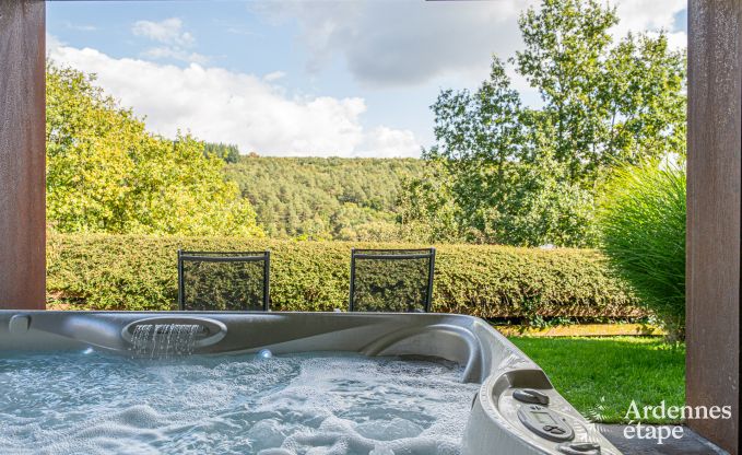 Ruime vakantievilla in Daverdisse voor 14 personen met 5 slaap- en badkamers, wellnessfaciliteiten en priv�tuin