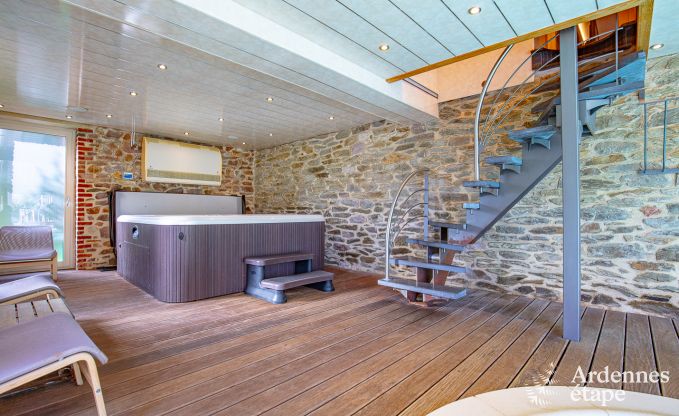 Ruime vakantievilla in Daverdisse voor 14 personen met 5 slaap- en badkamers, wellnessfaciliteiten en priv�tuin