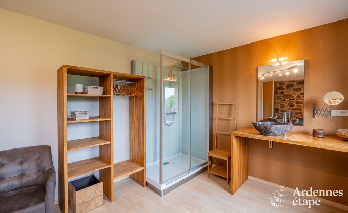 Ruime vakantievilla in Daverdisse voor 14 personen met 5 slaap- en badkamers, wellnessfaciliteiten en priv�tuin