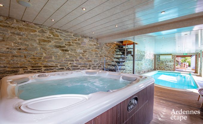 Ruime vakantievilla in Daverdisse voor 14 personen met 5 slaap- en badkamers, wellnessfaciliteiten en priv�tuin